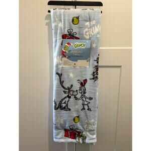 Grinch Oversized Throw / Blanket - Cindy Loo Who and Max - NWT